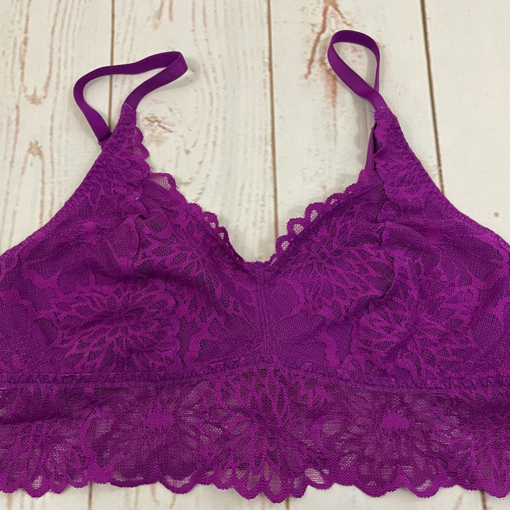 Victoria’s Secret bralette Size Medium like new!